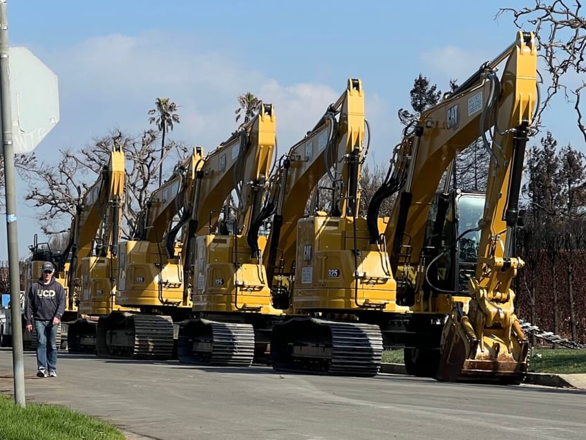 california gov gavin newsom to stage photo op to mark start of federal debris removal