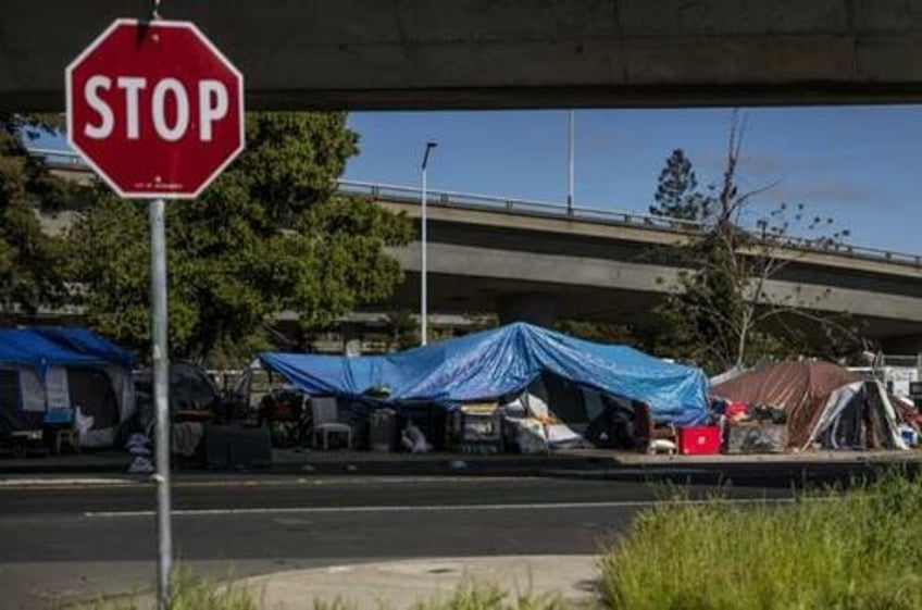 california governor wants to spend 640000 each for 10000 mental health beds