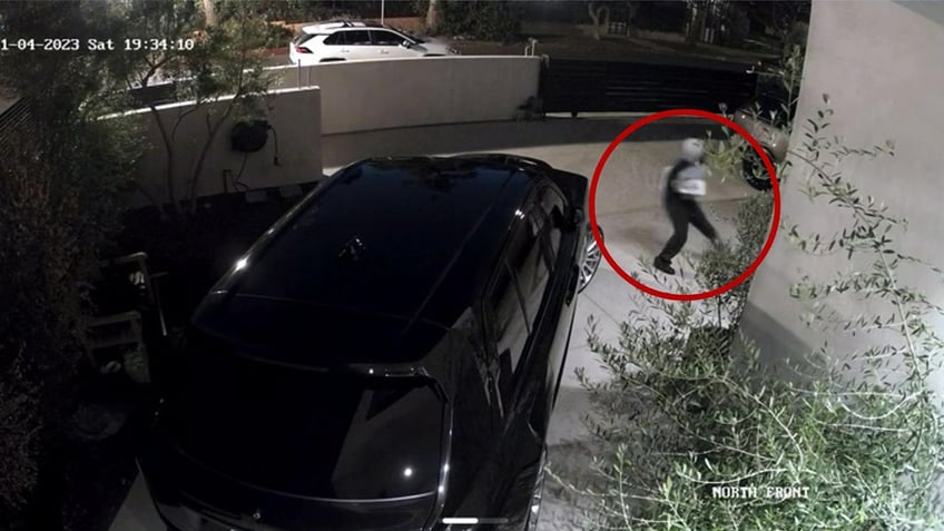 california homeowner gets jumped by armed robber opens fire with concealed handgun