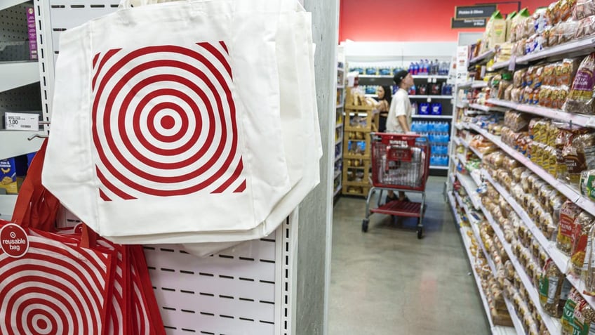 target aisle grocery bag