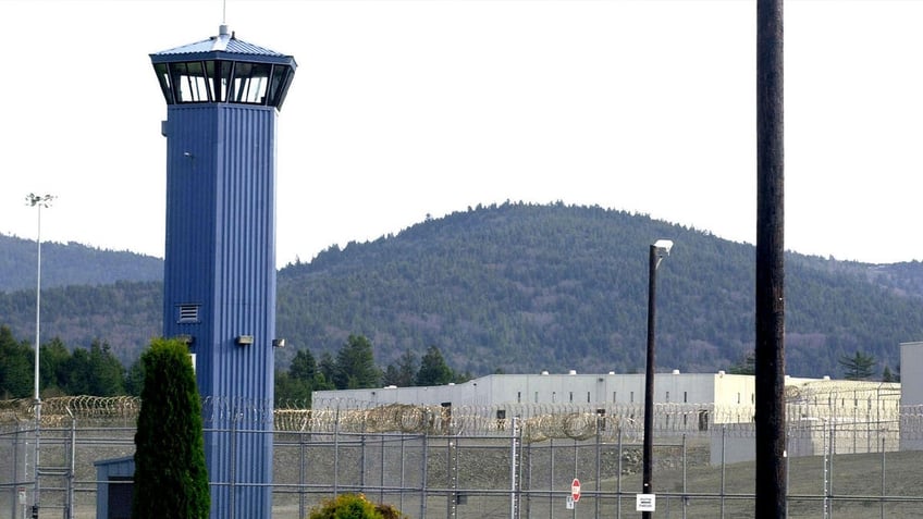 california prison placed on generator power for 2nd week after wildfires knock out electricity