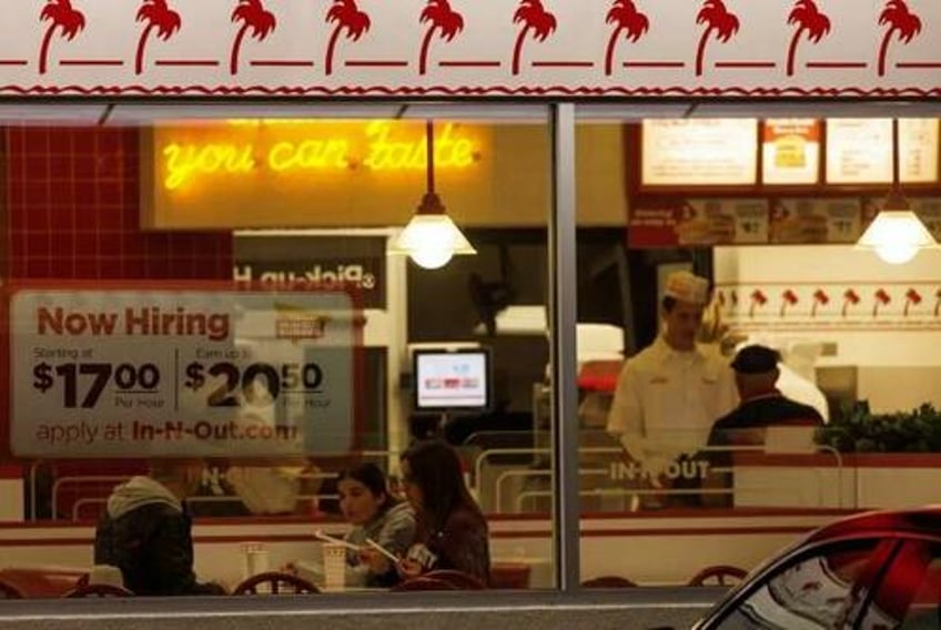 california raises minimum wage for fast food workers