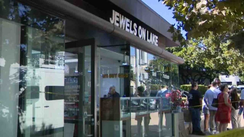 california smash and grab thieves steal 500k worth of jewelry store owner says