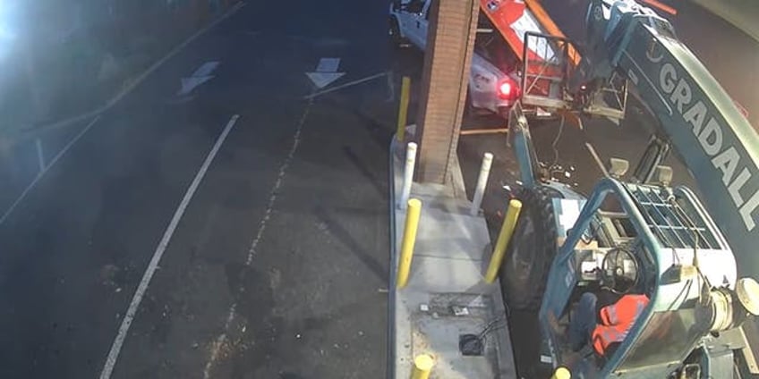 california thieves use forklift to steal atm machine in sacramento video