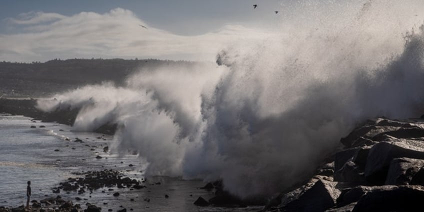 california winter waves may be growing as planet warms researcher says