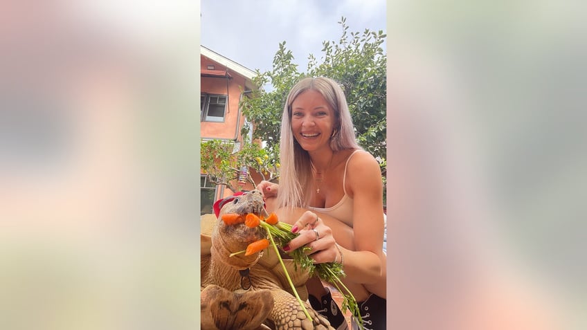 california woman goes viral for 22 year friendship with tortoise she received for christmas as a child