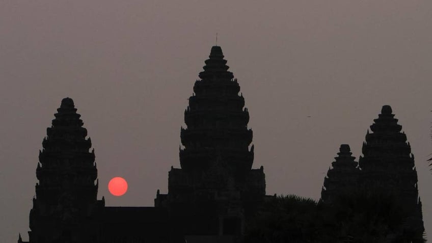 cambodia opens new international airport near historic angkor wat