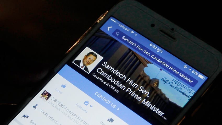 cambodias prime minister reactivates facebook account 3 weeks after breakup with the platform