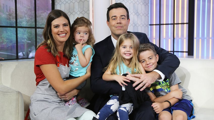 A photo of Carson Daly and his family