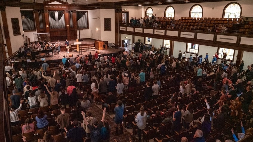 Packed chapel at Asbury University