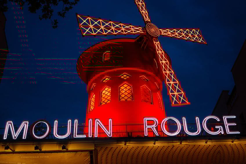 can cant pictures windmill sails of world famous paris landmark moulin rouge collapse overnight