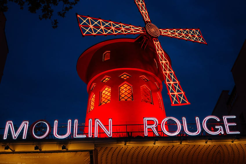 can cant pictures windmill sails of world famous paris landmark moulin rouge collapse overnight