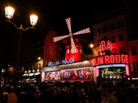 Can-Can’t! Pictures: Windmill Sails of World-Famous Paris Landmark Moulin Rouge Collapse Overnight