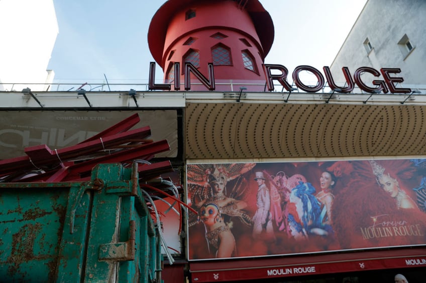 can cant pictures windmill sails of world famous paris landmark moulin rouge collapse overnight