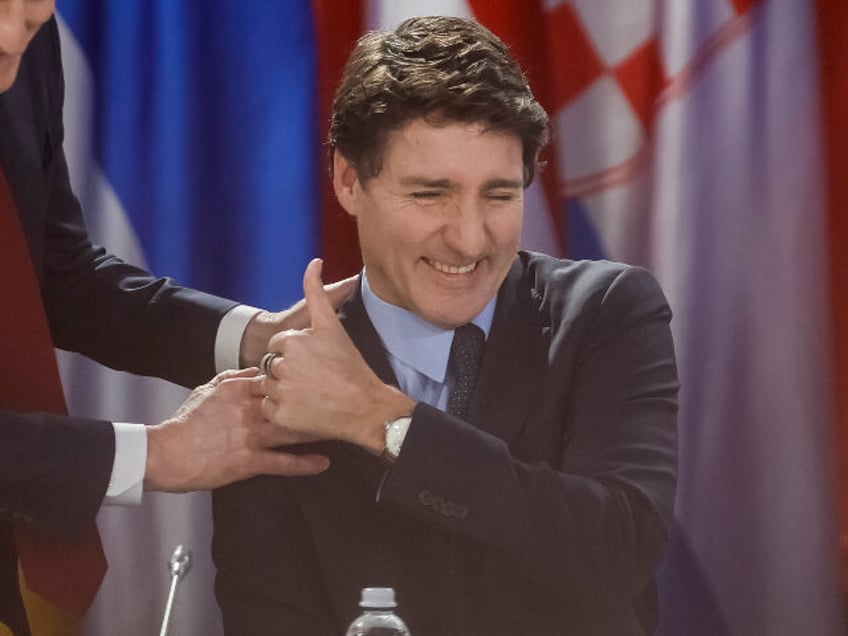 Canada's Prime Minister Justin Trudeau, right, and Norway's Prime Minister Jonas Gahr Stoe