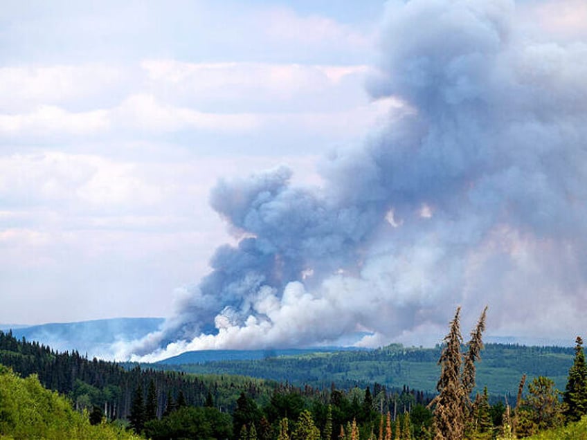 canada wildfires send another toxic smoke plume across america from seattle to miami