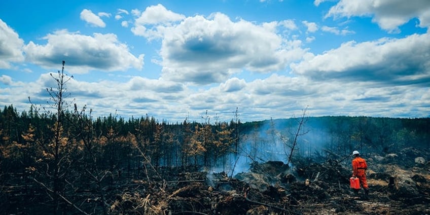 canada wildfires trudeau others mourn second firefighter death as smoke sparks further us air quality alerts