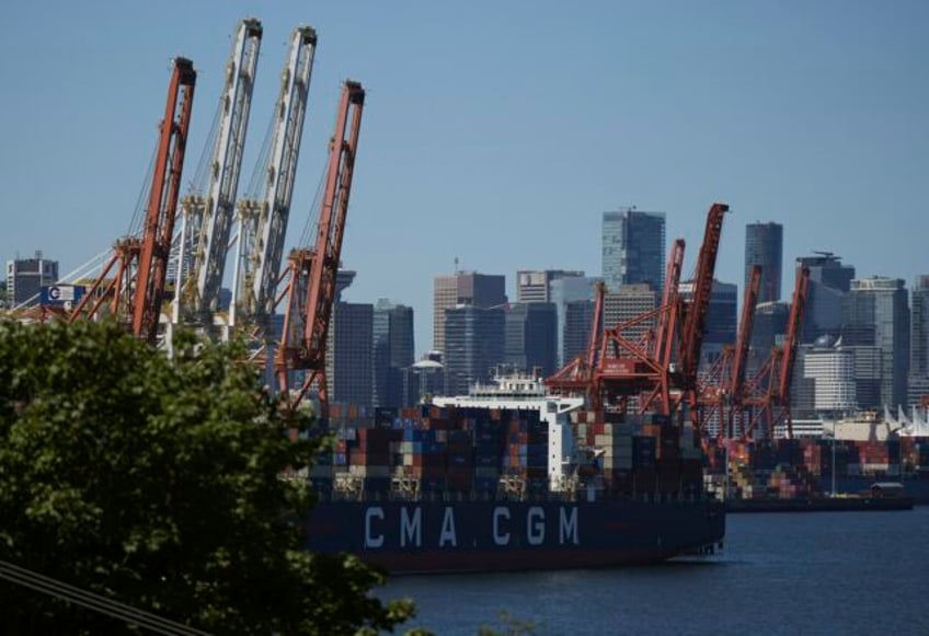 canadas trudeau convenes a crisis group over canadian port strike as union gives 72 hour notice