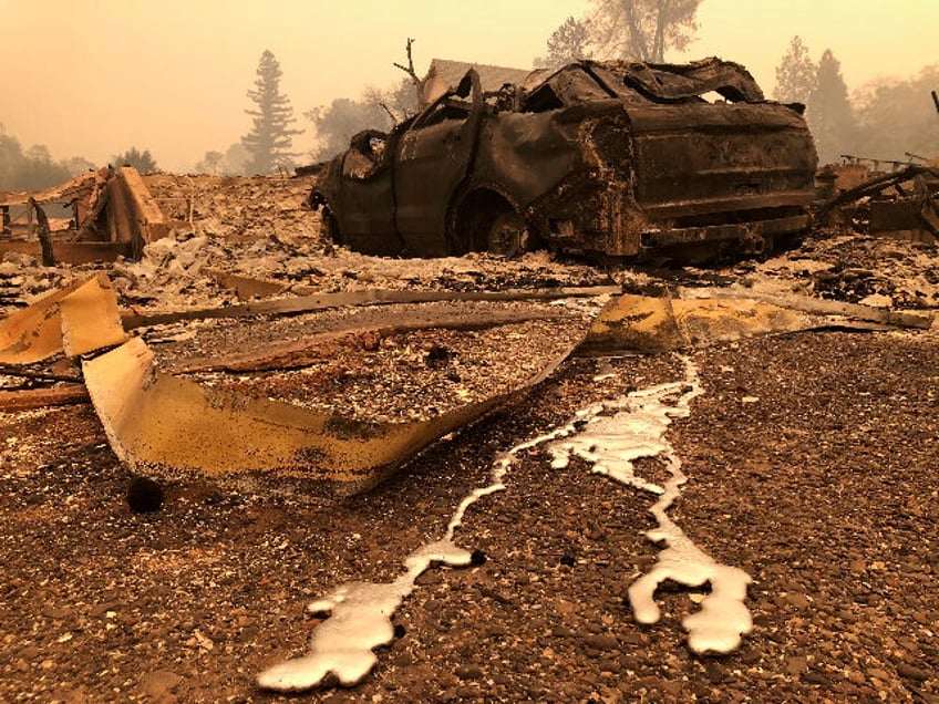 canadian family flees wildfires in melting car