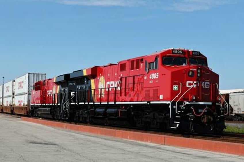 canadian labor minister puts end to national railroad strike orders arbitration