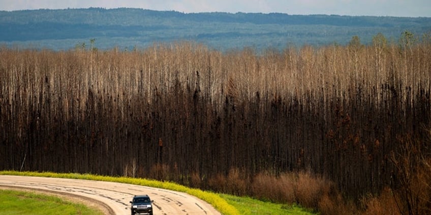 canadian military responds to wildfires threatening the northwest territories airlifting residents to safety