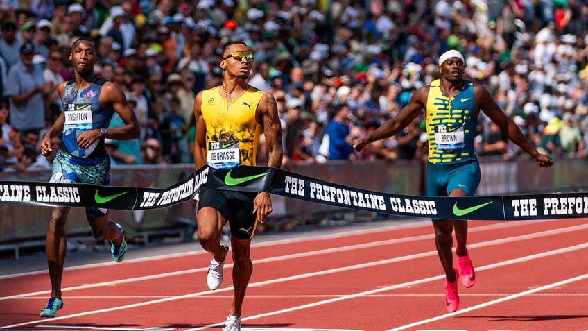 Andre De Grasse finish line