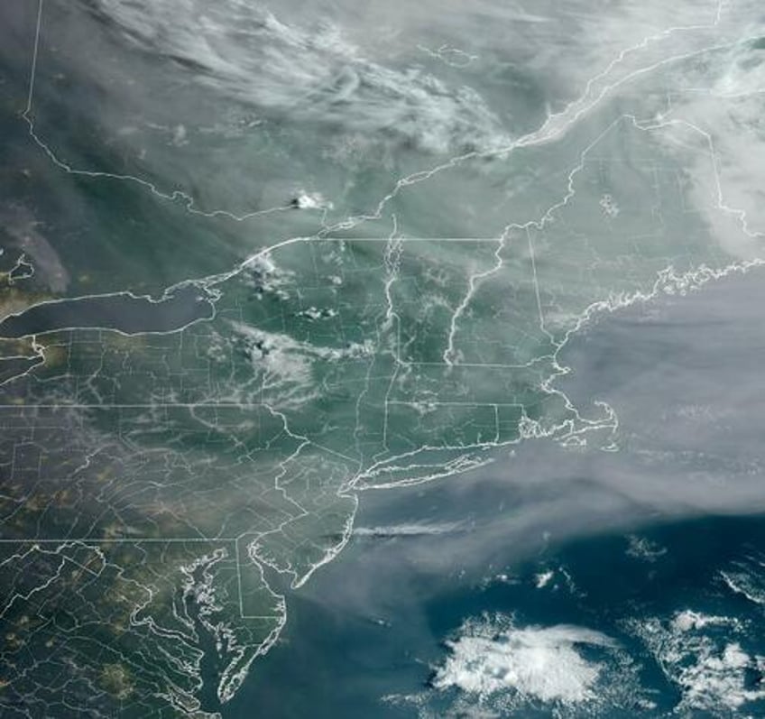 canadian wildfire smoke pours into us northeast 