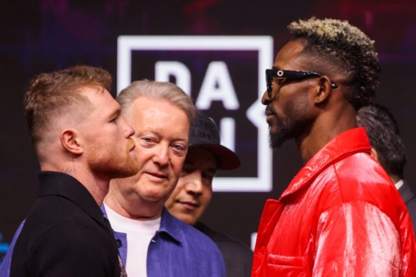 Mexico's Canelo Alvarez (L) and Cuba's William Scull will lock horns in Riyadh this weeken