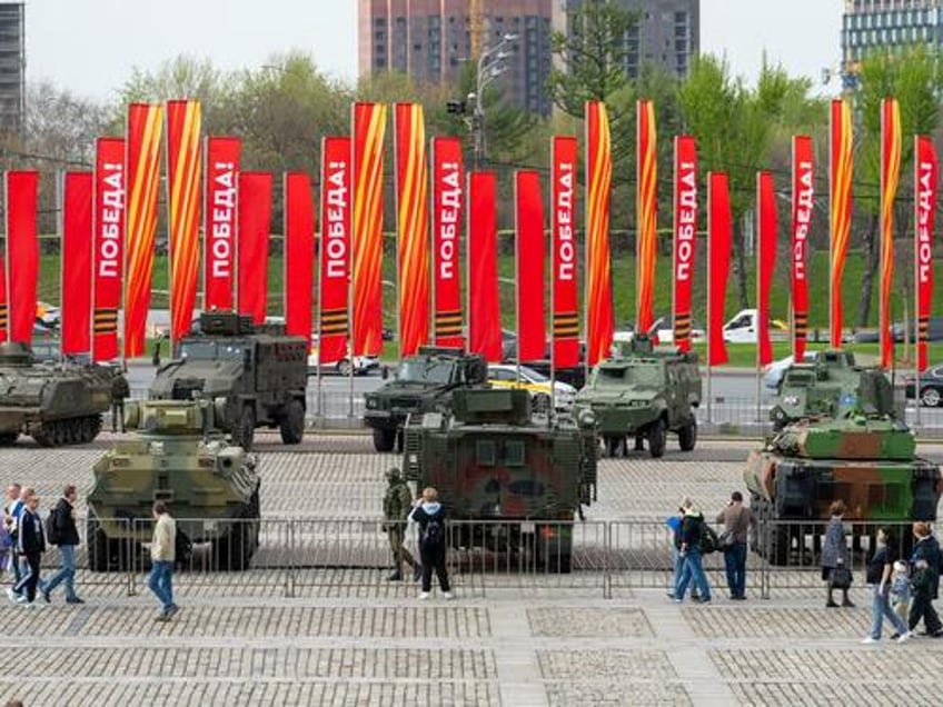 captured nato military equipment put on month long display in moscow