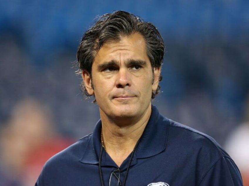 TORONTO, CANADA - APRIL 18: Fox Sports television broadcaster Chip Caray of the Atlanta Br