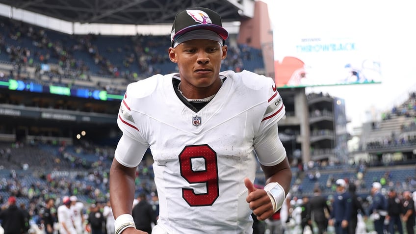 cardinals bench josh dobbs making way for kyler murrays potential season debut