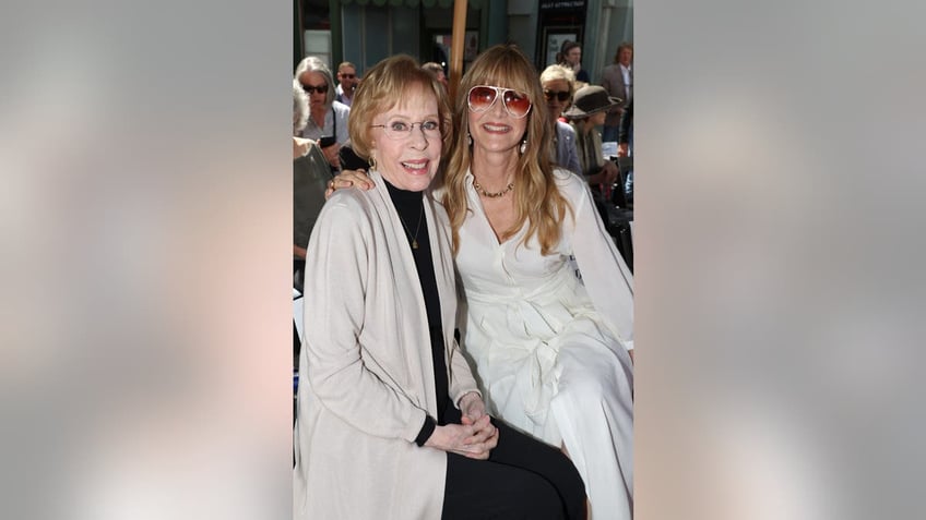 Laura Dern and Carol Burnett