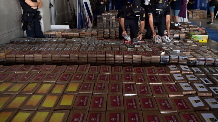 cartels exploit banana trade to smuggle cocaine from latin america report