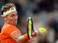 Casper Ruud and Aryna Sabalenka advance to the second round of the French Open