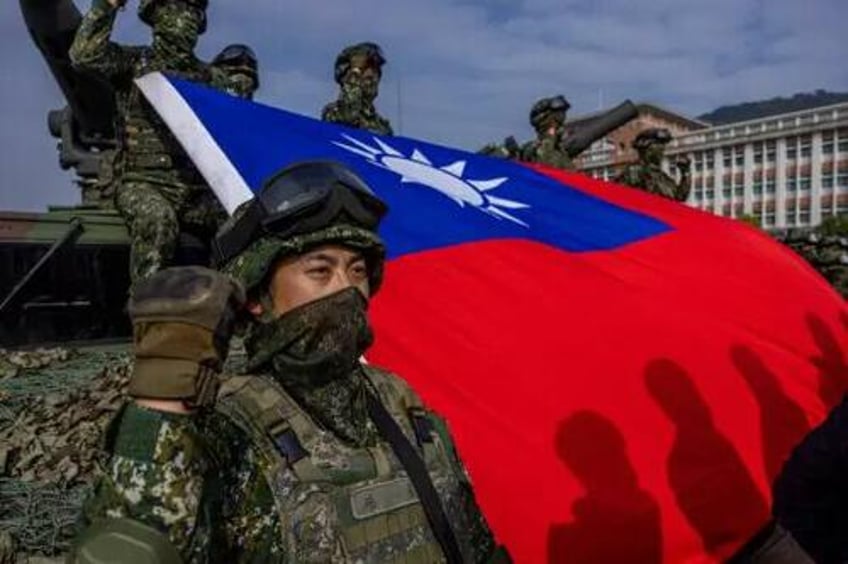 ccp hires western military aviators to prepare for war with taiwan taiwanese military expert