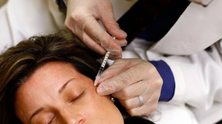 ARLINGTON, VA - JUNE 05: Recently laid off worker Lyn Talent receives a free Botox injection during an event called the "The Botox Bailout" where the first 50 recently laid-off workers could exchange their resumes for free Botox injections June 5, 2009 in Arlington, Virginia. The event, which took place in a Reveal store, also featured recruiters to help job seekers network, collect resumes and offer on-site interviews. (Photo by Win McNamee/Getty Images)