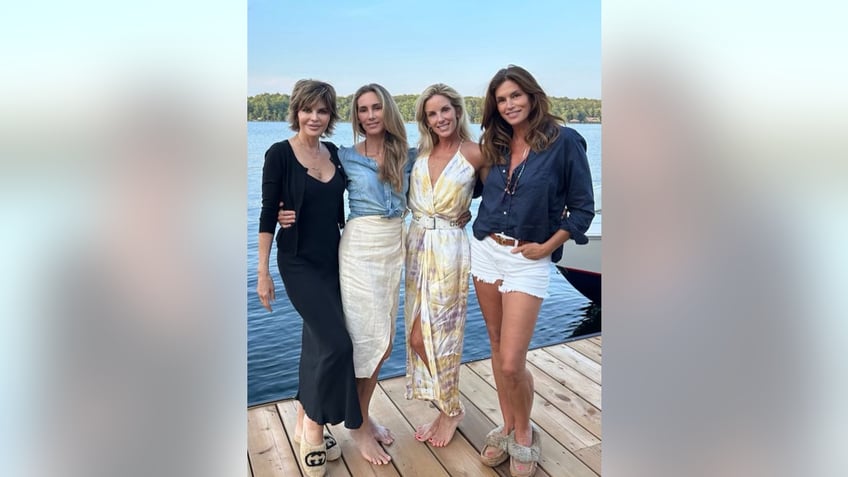 celebrity vacation hotspots george clooney takes on greece cindy crawford sofia vergara sizzle on holiday