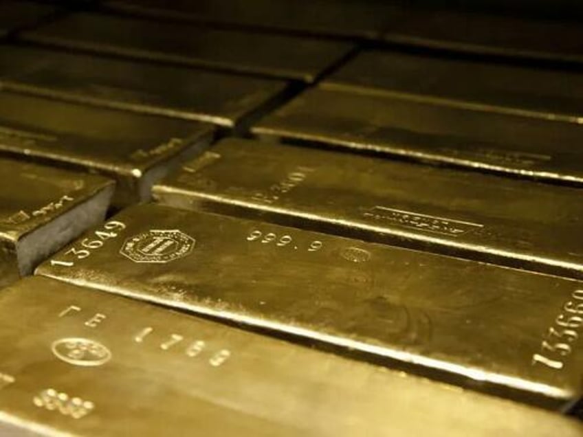 central banks purchase gold to offset their own monetary destruction