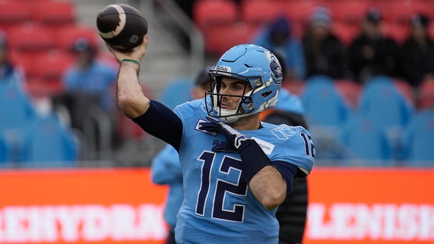 Chad Kelly throws ball