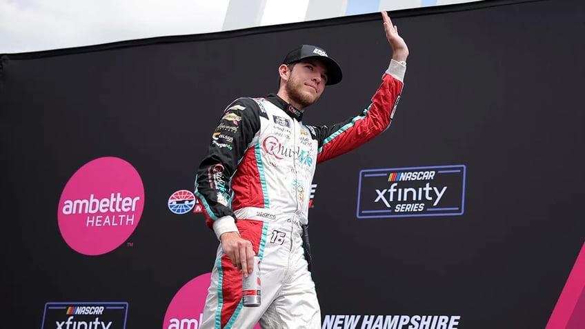 chandler smith crashes hard into wall at xfinity series race after losing brakes