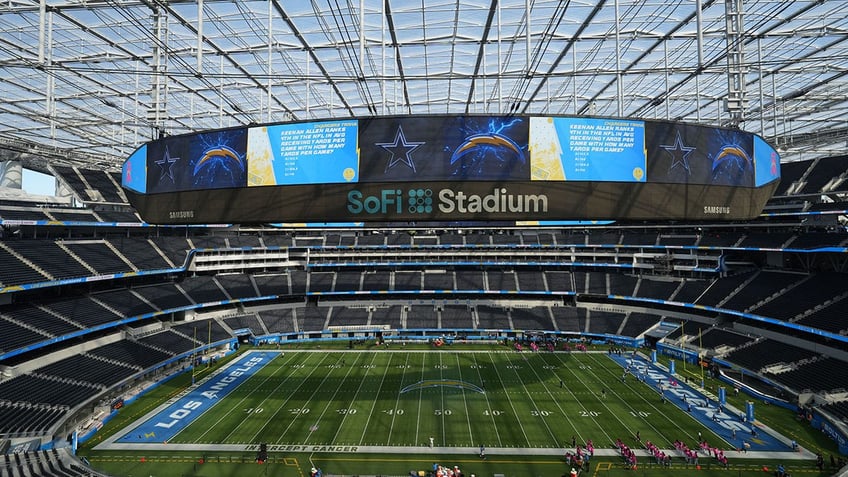 chargers cowboys scuffle before kickoff austin ekeler gets helmet knocked off