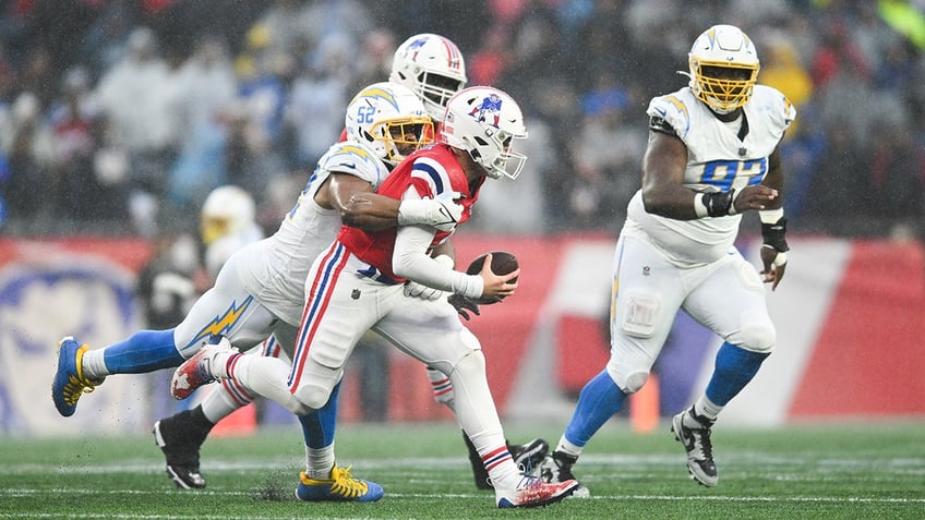 chargers defense dominates struggling patriots in low scoring victory