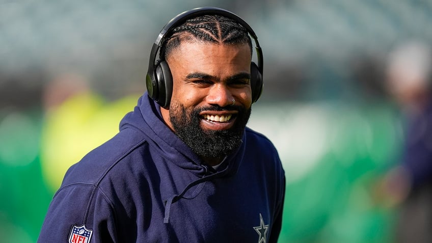 Ezekiel Elliott smiles