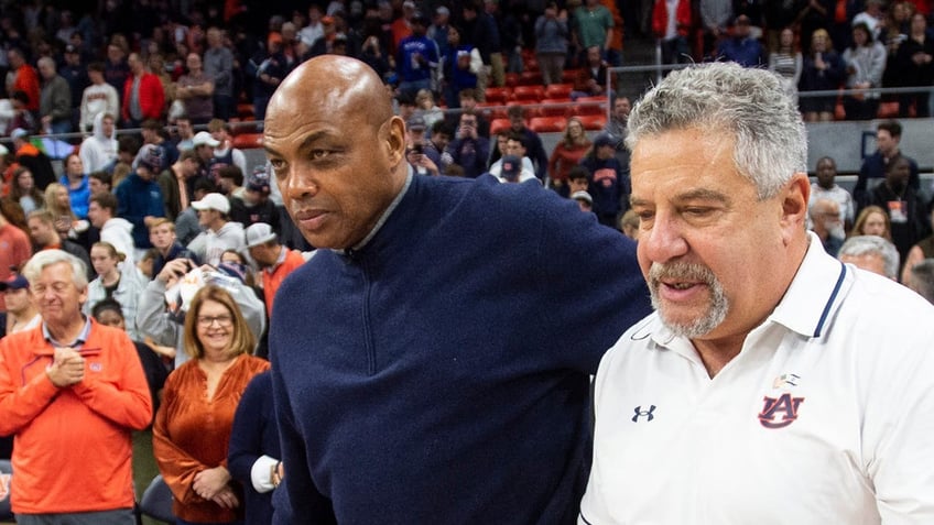 Charles Barkley walks with Bruce Pearl