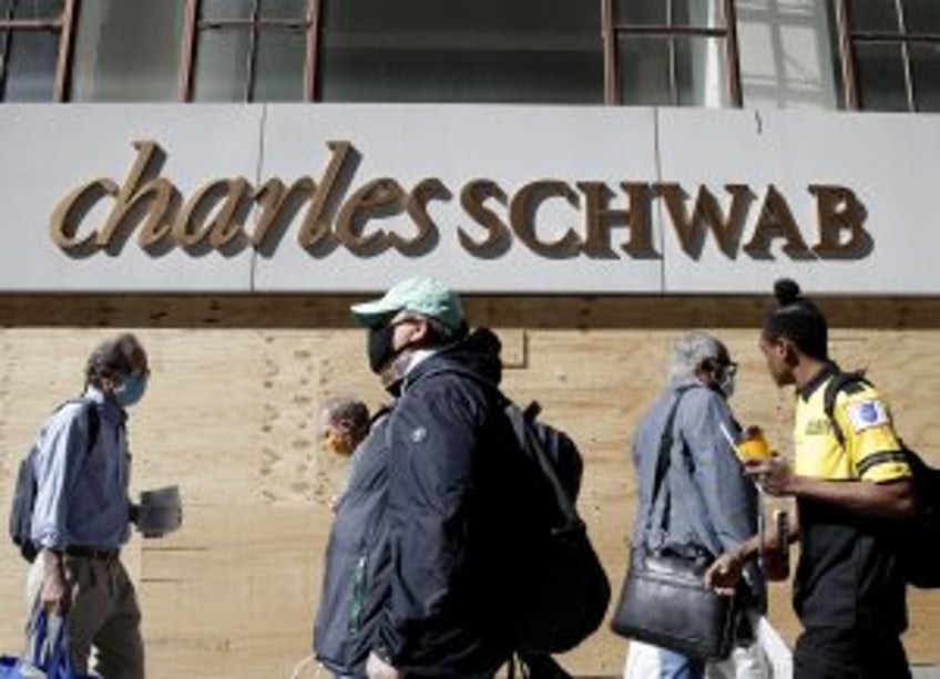 Charles Schwab CEO Walt Bettinger to retire by end of 2024