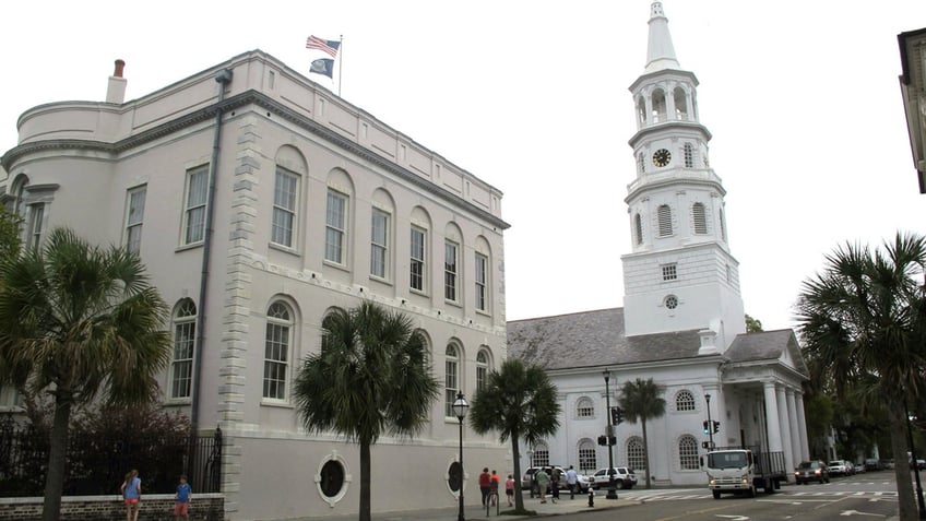 charleston south carolina elects first gop mayor since 1870s