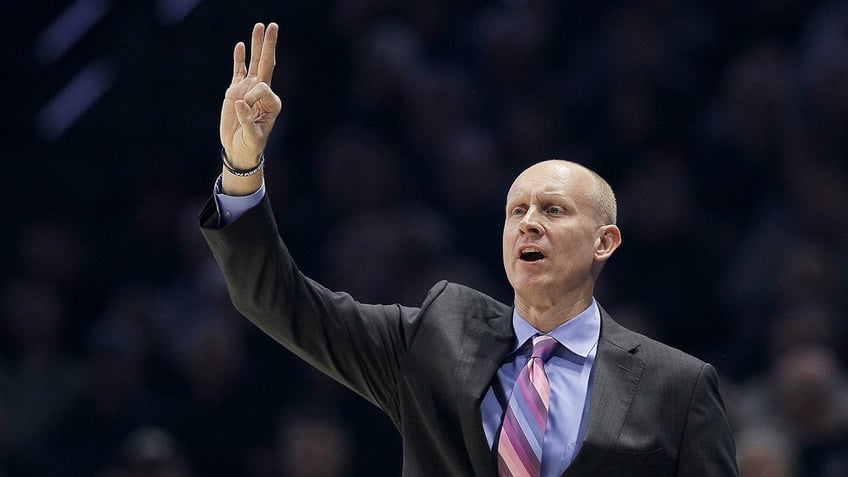 Chris Mack calls out plays