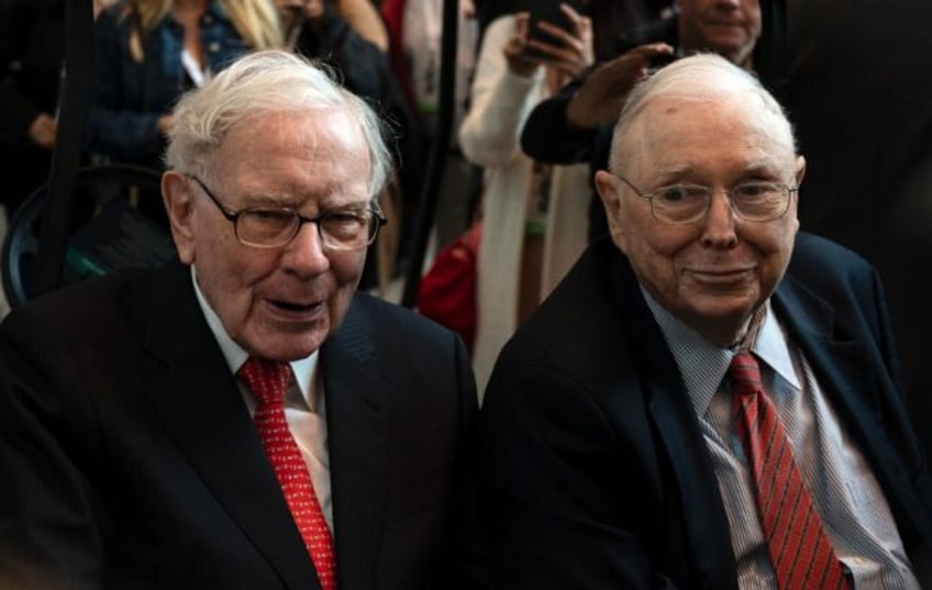 charlie munger warren buffetts longtime business partner dies at 99