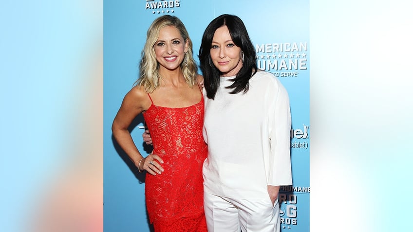 charmed actress shannen doherty has ups and downs with cancer but is great says sarah michelle gellar