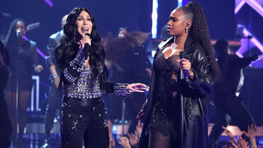Cher and Jennifer Hudson sing on stage